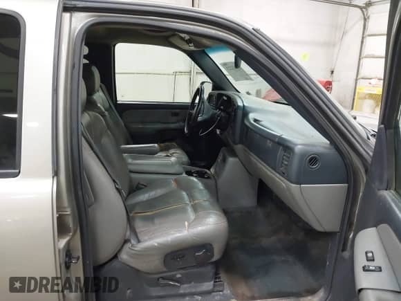 2000 Chevrolet Suburban LT с VIN 3GNFK16T9YG130739, выставлен на аукционе IAAI как лот 41943223 с пробегом 300 952 миль миль и . История ставок и продаж доступна на DreamBid. Изображение 5.