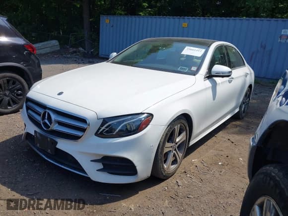 ✅ 2020 Mercedes-Benz E 350 • VIN: WDDZF8EB9LA756820 • Лот: 39661412. Опубликован ранее на IAAI с пробегом 124 468 миль. Бесплатный доступ к архиву аукционных продаж из США и подробный отчёт об истории автомобиля на DreamBid. Изображение 2.