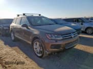 ✅ 2014 Volkswagen Touareg Exec • VIN: WVGEP9BP7ED012951 • Лот: 85498755. Опубликован ранее на Copart с пробегом 150 764 миль. Бесплатный доступ к архиву аукционных продаж из США и подробный отчёт об истории автомобиля на DreamBid. Изображение 4.