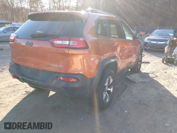 ✅ 2016 Jeep Cherokee Trailhawk • VIN: 1C4PJMBS5GW123544 • Lot: 43752659. Listed on IAAI with Not provided. Free auction sales archive from the USA and detailed vehicle history report at DreamBid. Image 4.