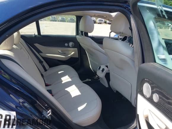 ✅ 2018 Mercedes-Benz E 300 • VIN: WDDZF4KBXJA454138 • Lot: 43117030. Listed on IAAI with Not provided. Free auction sales archive from the USA and detailed vehicle history report at DreamBid. Image 8.