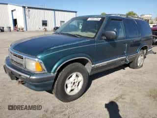 1996 Chevrolet Blazer LT with VIN 1GNDT13W0TK159549, listed as a Copart auction lot 74097264 with 141,226 mi miles and Clean title. Bid and sale history available at DreamBid. Image 1.