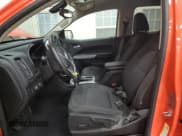 ✅ 2020 Chevrolet Colorado 4WD LT • VIN: 1GCGTCEN6L1176626 • Lot: 70057565. Wystawiony na Copart z przebiegiem 61 777 mil. Bezpłatny archiwum sprzedaży aukcyjnych z USA i szczegółowy raport historii pojazdu na DreamBid. Zdjęcie 7.