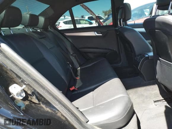 ✅ 2014 Mercedes-Benz C 250 Sport • VIN: WDDGF4HB9EA951167 • Лот: 71278865. Опубликован ранее на Copart с пробегом 101 263 миль. Бесплатный доступ к архиву аукционных продаж из США и подробный отчёт об истории автомобиля на DreamBid. Изображение 10.