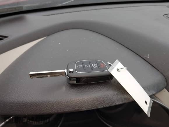 ✅ 2016 Hyundai Santa Fe • VIN: 5XYZT3LB2GG363031 • Lot: 42868870. Wystawiony na IAAI z przebiegiem 118 130 mil. Bezpłatny archiwum sprzedaży aukcyjnych z USA i szczegółowy raport historii pojazdu na DreamBid. Zdjęcie 11.