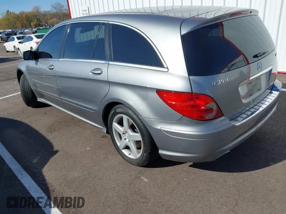 ✅ 2010 Mercedes-Benz R 350 • VIN: 4JGCB6FE6AA111706 • Lot: 43647379. Listed on IAAI with 224,460 mi. Free auction sales archive from the USA and detailed vehicle history report at DreamBid. Image 3.