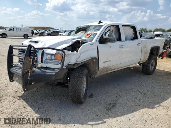 ✅ 2019 GMC Sierra 2500HD SLE • VIN: 1GT12PEY0KF162670 • Lot: 70922514. Wystawiony na Copart z przebiegiem Nie podano. Bezpłatny archiwum sprzedaży aukcyjnych z USA i szczegółowy raport historii pojazdu na DreamBid. Zdjęcie 1.