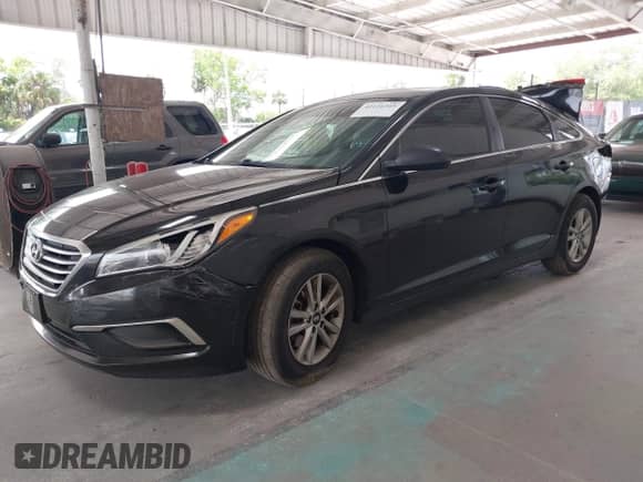 2016 Hyundai Sonata 2.4L z VIN 5NPE24AF1GH418140, wystawiony jako IAAI lot #42116369 z przebiegiem 197 065 mil mil oraz . Historia ofert i sprzedaży dostępna na DreamBid. Obrazek 17.