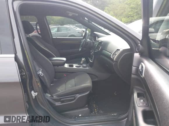 2020 Jeep Grand Cherokee Altitude z VIN 1C4RJEAG7LC119017, wystawiony jako IAAI lot #42137551 z przebiegiem 133 934 mil mil oraz . Historia ofert i sprzedaży dostępna na DreamBid. Obrazek 5.