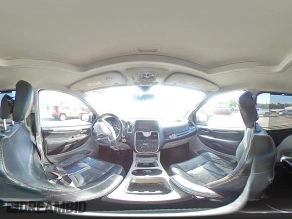 ✅ 2013 Chrysler Town & Country Limited • VIN: 2C4RC1GG9DR589732 • Lot: 70097055. Wystawiony na Copart z przebiegiem 461 098 mil. Bezpłatny archiwum sprzedaży aukcyjnych z USA i szczegółowy raport historii pojazdu na DreamBid. Zdjęcie 16.