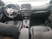 ✅ 2021 Hyundai Kona Limited • VIN: KM8K3CA59MU630699 • Лот: 57638583. Опубликован ранее на Copart с пробегом 27 504 миль. Бесплатный доступ к архиву аукционных продаж из США и подробный отчёт об истории автомобиля на DreamBid. Изображение 8.