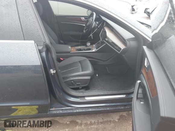 ✅ 2020 Audi A7 Premium Plus • VIN: WAUR2AF21LN042746 • Lot: 43270541. Wystawiony na IAAI z przebiegiem 43 750 mil. Bezpłatny archiwum sprzedaży aukcyjnych z USA i szczegółowy raport historii pojazdu na DreamBid. Zdjęcie 5.