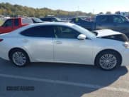 ✅ 2014 Lexus ES 330 • VIN: JTHBK1GG7E2084551 • Lot: 43627386. Wystawiony na IAAI z przebiegiem 197 110 mil. Bezpłatny archiwum sprzedaży aukcyjnych z USA i szczegółowy raport historii pojazdu na DreamBid. Zdjęcie 13.