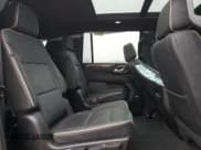 ✅ 2022 Chevrolet Suburban Premier • VIN: 1GNSKFKD9NR326119 • Lot: 82171323. Wystawiony na Copart z przebiegiem 23 203 mil. Bezpłatny archiwum sprzedaży aukcyjnych z USA i szczegółowy raport historii pojazdu na DreamBid. Zdjęcie 11.
