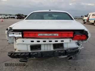 2014 Dodge Challenger SXT z VIN 2C3CDYAG0EH101106, wystawiony jako Copart lot #72629304 z przebiegiem 108 449 mil mil oraz Szkoda całkowita • Salvage title. Historia ofert i sprzedaży dostępna na DreamBid. Obrazek 6.