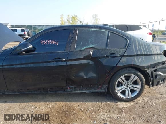 ✅ 2016 BMW 3 Series 328i xDrive • VIN: WBA8E3G50GNU01825 • Lot: 43135441. Listed on IAAI with 77,339 mi. Free auction sales archive from the USA and detailed vehicle history report at DreamBid. Image 12.