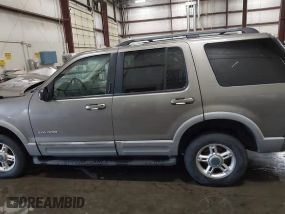 ✅ 2002 Ford Explorer XLT • VIN: 1FMZU73E62ZB66450 • Lot: 42409150. Wystawiony na IAAI z przebiegiem 153 059 mil. Bezpłatny archiwum sprzedaży aukcyjnych z USA i szczegółowy raport historii pojazdu na DreamBid. Zdjęcie 14.