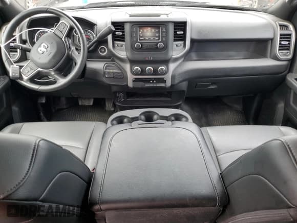 ✅ 2024 Ram 2500 Tradesman • VIN: 3C6UR5CL2RG406906 • Lot: 81215835. Wystawiony na Copart z przebiegiem 9 330 mil. Bezpłatny archiwum sprzedaży aukcyjnych z USA i szczegółowy raport historii pojazdu na DreamBid. Zdjęcie 8.