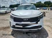 ✅ 2023 Kia Sorento EX • VIN: KNDRH4LG9P5222744 • Lot: 64725675. Wystawiony na Copart z przebiegiem 68 973 mil. Bezpłatny archiwum sprzedaży aukcyjnych z USA i szczegółowy raport historii pojazdu na DreamBid. Zdjęcie 5.