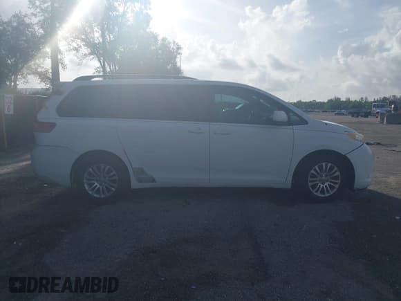 ✅ 2012 Toyota Sienna XLE AAS • VIN: 5TDYK3DC4CS186081 • Lot: 42481131. Wystawiony na IAAI z przebiegiem 187 849 mil. Bezpłatny archiwum sprzedaży aukcyjnych z USA i szczegółowy raport historii pojazdu na DreamBid. Zdjęcie 13.