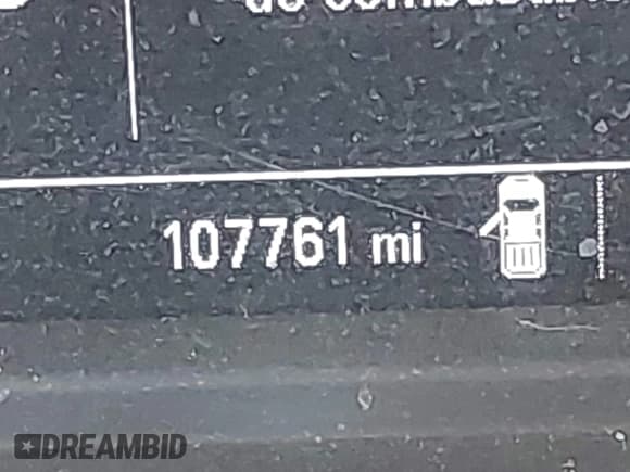 ✅ 2020 Chevrolet Silverado 1500 Custom • VIN: 1GCRWBEF7LZ133417 • Lot: 43470312. Wystawiony na IAAI z przebiegiem 107 761 mil. Bezpłatny archiwum sprzedaży aukcyjnych z USA i szczegółowy raport historii pojazdu na DreamBid. Zdjęcie 15.