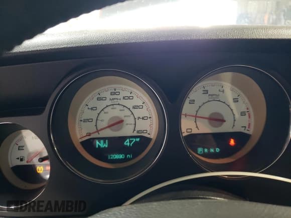 ✅ 2014 Dodge Challenger R/T Classic • VIN: 2C3CDYBT1EH143263 • Lot: 81531194. Wystawiony na Copart z przebiegiem 120 830 mil. Bezpłatny archiwum sprzedaży aukcyjnych z USA i szczegółowy raport historii pojazdu na DreamBid. Zdjęcie 9.