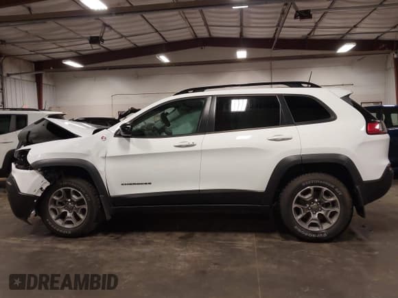 ✅ 2022 Jeep Cherokee Trailhawk • VIN: 1C4PJMBX9ND504737 • Lot: 42253723. Listed on IAAI with 25,235 mi. Free auction sales archive from the USA and detailed vehicle history report at DreamBid. Image 15.