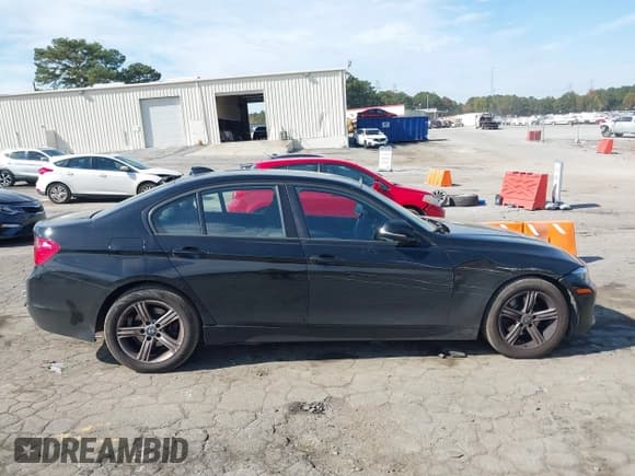 ✅ 2014 BMW 3 Series 320i • VIN: WBA3B1C52EK131797 • Lot: 43500057. Listed on IAAI with 147,000 mi. Free auction sales archive from the USA and detailed vehicle history report at DreamBid. Image 13.