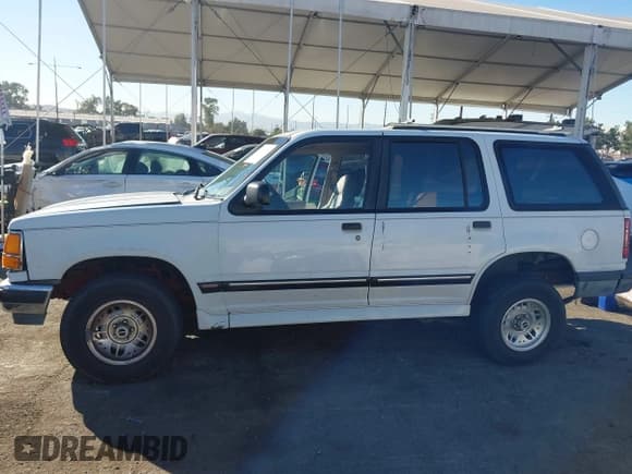 ✅ 1994 Ford Explorer Eddie Bauer • VIN: 1FMDU32X9RUE24487 • Lot: 43663593. Listed on IAAI with 256,903 mi. Free auction sales archive from the USA and detailed vehicle history report at DreamBid. Image 13.