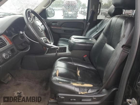 ✅ 2014 Chevrolet Suburban LT • VIN: 1GNSCJE09ER228409 • Lot: 55901885. Listed on Copart with 328,470 mi. Free auction sales archive from the USA and detailed vehicle history report at DreamBid. Image 7.