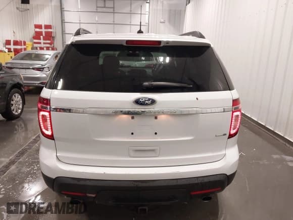 ✅ 2015 Ford Explorer • VIN: 1FM5K8B81FGC08658 • Lot: 43742727. Listed on IAAI with 175,147 mi. Free auction sales archive from the USA and detailed vehicle history report at DreamBid. Image 17.