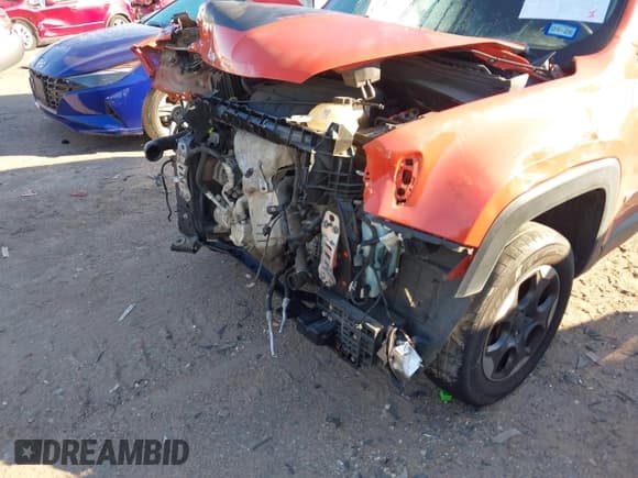 ✅ 2017 Jeep Renegade Sport • VIN: ZACCJBAB0HPG21086 • Lot: 43572267. Wystawiony na IAAI z przebiegiem 67 612 mil. Bezpłatny archiwum sprzedaży aukcyjnych z USA i szczegółowy raport historii pojazdu na DreamBid. Zdjęcie 6.