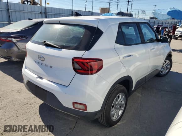 ✅ 2021 Hyundai Venue SE • VIN: KMHRB8A3XMU105597 • Lot: 86194125. Wystawiony na Copart z przebiegiem 115 874 mil. Bezpłatny archiwum sprzedaży aukcyjnych z USA i szczegółowy raport historii pojazdu na DreamBid. Zdjęcie 3.