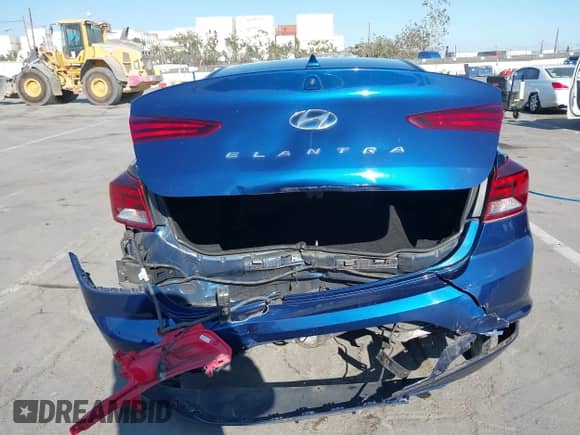 2019 Hyundai Elantra SEL z VIN 5NPD84LF7KH434634, wystawiony jako IAAI lot #43200937 z przebiegiem 76 488 mil mil oraz . Historia ofert i sprzedaży dostępna na DreamBid. Obrazek 16.