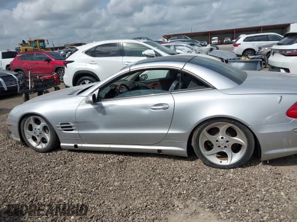 ✅ 2005 Mercedes-Benz SL 500 • VIN: WDBSK75F75F105713 • Lot: 42637767. Listed on IAAI with 114,316 mi. Free auction sales archive from the USA and detailed vehicle history report at DreamBid. Image 13.