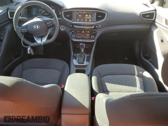 2019 Hyundai Ioniq Blue с VIN KMHC65LC5KU139773, выставлен на аукционе Copart как лот 72965774 с пробегом 116 561 миль миль и Списание • Salvage title. История ставок и продаж доступна на DreamBid. Изображение 8.