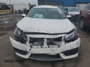 ✅ 2017 Honda Civic LX • VIN: 19XFC2F56HE032583 • Lot: 81616255. Wystawiony na Copart z przebiegiem 86 058 mil. Bezpłatny archiwum sprzedaży aukcyjnych z USA i szczegółowy raport historii pojazdu na DreamBid. Zdjęcie 5.