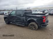 ✅ 2022 Chevrolet Silverado 1500 Custom Trail Boss • VIN: 1GCPYCEL1NZ235697 • Lot: 86829304. Wystawiony na Copart z przebiegiem 13 973 mil. Bezpłatny archiwum sprzedaży aukcyjnych z USA i szczegółowy raport historii pojazdu na DreamBid. Zdjęcie 2.