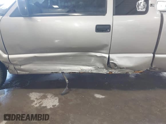 ✅ 2003 Chevrolet S-10 LS • VIN: 1GCCS19X538117656 • Лот: 41372508. Опубликован ранее на IAAI с пробегом 250 427 миль. Бесплатный доступ к архиву аукционных продаж из США и подробный отчёт об истории автомобиля на DreamBid. Изображение 6.