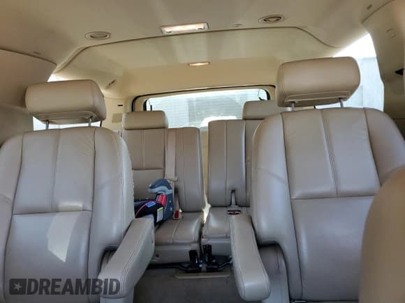 ✅ 2007 Chevrolet Suburban LT • VIN: 1GNFK16327J314174 • Lot: 75510724. Wystawiony na Copart z przebiegiem 238 415 mil. Bezpłatny archiwum sprzedaży aukcyjnych z USA i szczegółowy raport historii pojazdu na DreamBid. Zdjęcie 10.