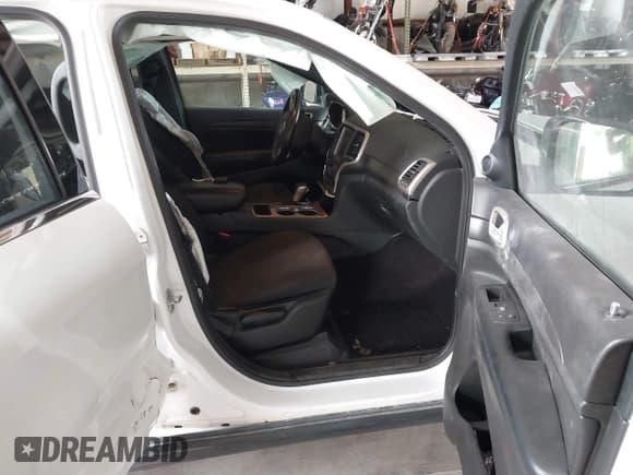 ✅ 2017 Jeep Grand Cherokee Altitude • VIN: 1C4RJFAG4HC651452 • Lot: 42948509. Listed on IAAI with 143,613 mi. Free auction sales archive from the USA and detailed vehicle history report at DreamBid. Image 5.