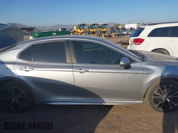 2020 Toyota Camry Hybrid SE z VIN 4T1G31AK9LU544839, wystawiony jako IAAI lot #42515791 z przebiegiem 53 023 mil mil oraz . Historia ofert i sprzedaży dostępna na DreamBid. Obrazek 13.