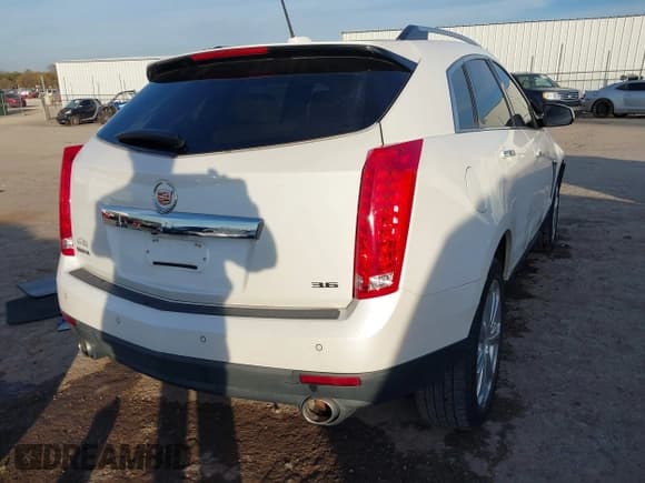 ✅ 2016 Cadillac SRX Performance Collection • VIN: 3GYFNCE31GS521922 • Lot: 43571601. Wystawiony na IAAI z przebiegiem 51 846 mil. Bezpłatny archiwum sprzedaży aukcyjnych z USA i szczegółowy raport historii pojazdu na DreamBid. Zdjęcie 4.