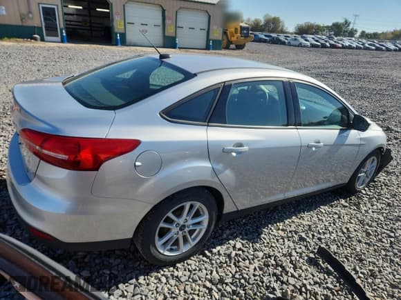 ✅ 2017 Ford Focus SE • VIN: 1FADP3F29HL266446 • Lot: 90981825. Listed on Copart with 83,619 mi. Free auction sales archive from the USA and detailed vehicle history report at DreamBid. Image 3.