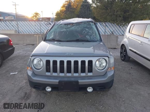 ✅ 2017 Jeep Patriot Sport • VIN: 1C4NJPBA0HD134433 • Lot: 43614694. Listed on IAAI with 98,136 mi. Free auction sales archive from the USA and detailed vehicle history report at DreamBid. Image 12.