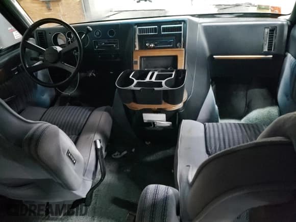 ✅ 1988 Chevrolet Chevy Van • VIN: 2GBEG25K2J4137750 • Лот: 89310475. Опубликован ранее на Copart с пробегом 26 823 миль. Бесплатный доступ к архиву аукционных продаж из США и подробный отчёт об истории автомобиля на DreamBid. Изображение 8.