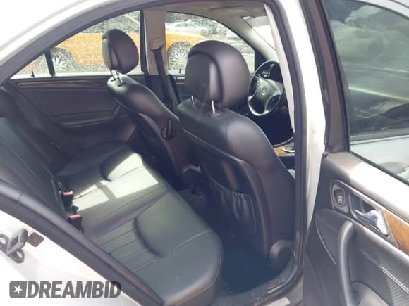 ✅ 2007 Mercedes-Benz C 280 Luxury • VIN: WDBRF92HX7F872124 • Лот: 42985239. Опубликован ранее на IAAI с пробегом 256 795 миль. Бесплатный доступ к архиву аукционных продаж из США и подробный отчёт об истории автомобиля на DreamBid. Изображение 8.