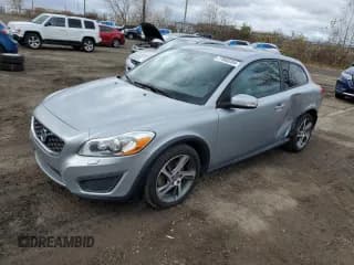 ✅ 2013 Volvo C30 T5 • VIN: YV1672MK2D2310295 • Lot: 77993284. Wystawiony na Copart z przebiegiem 208 604 mil. Bezpłatny archiwum sprzedaży aukcyjnych z USA i szczegółowy raport historii pojazdu na DreamBid. Zdjęcie 1.