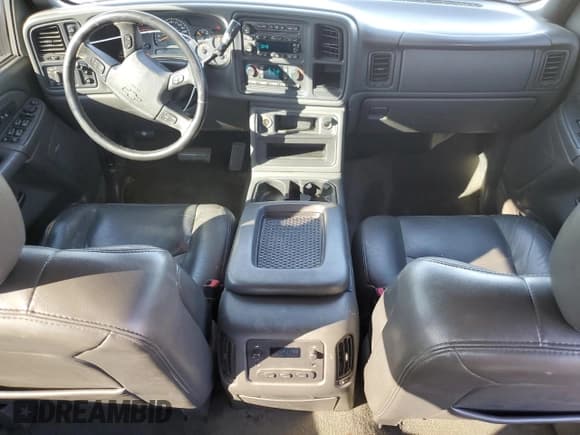 ✅ 2005 Chevrolet Silverado 2500HD Work Truck • VIN: 1GCHK23285F899023 • Lot: 84373445. Wystawiony na Copart z przebiegiem 135 642 mil. Bezpłatny archiwum sprzedaży aukcyjnych z USA i szczegółowy raport historii pojazdu na DreamBid. Zdjęcie 8.