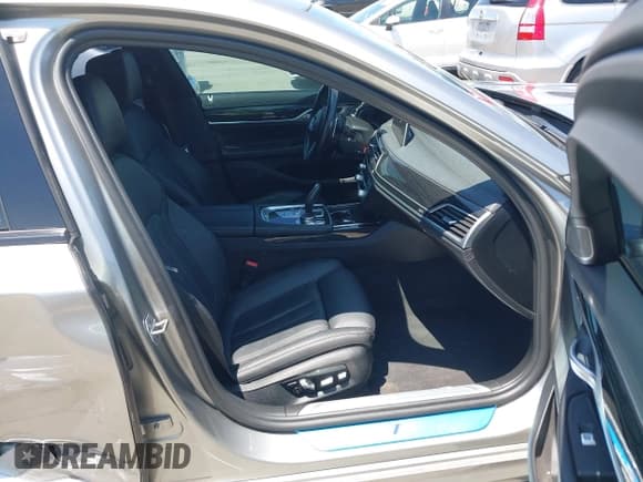 ✅ 2022 BMW 7 Series 740i • VIN: WBA7T2C05NCH09817 • Лот: 42648559. Опубликован ранее на IAAI с пробегом 34 261 миль. Бесплатный доступ к архиву аукционных продаж из США и подробный отчёт об истории автомобиля на DreamBid. Изображение 5.